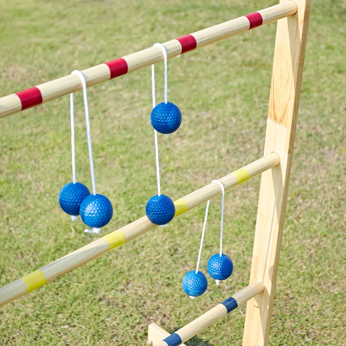 ApudArmis ladder toss game